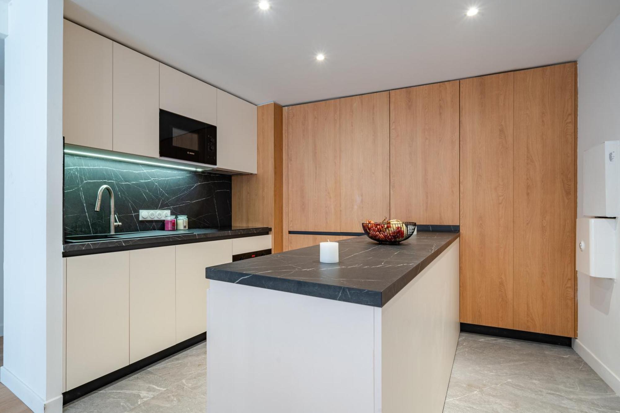 Near Old Town And Apartment Fully Renovated Nice Bagian luar foto