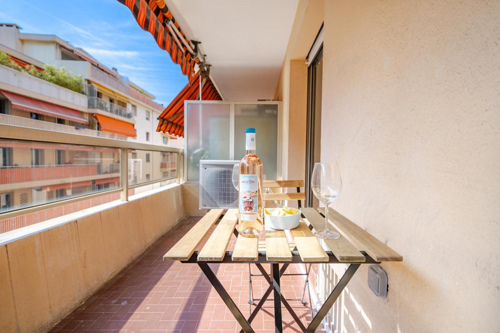 Near Old Town And Apartment Fully Renovated Nice Bagian luar foto